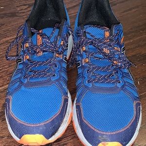 Men’s ASICS tennis shoes